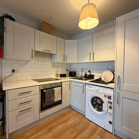 Modern With Fast Wifi And Kitchen