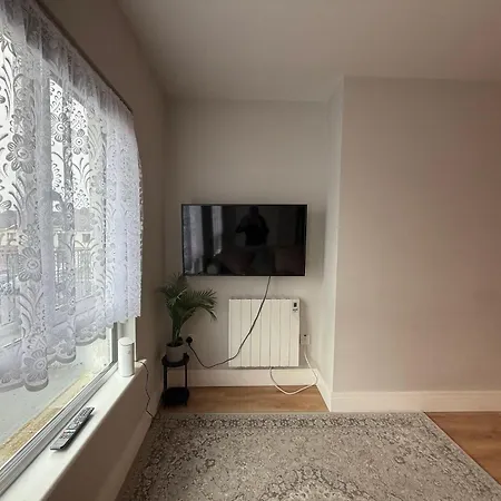 Modern With Fast Wifi And Kitchen