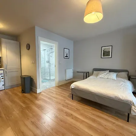Modern With Fast Wifi And Kitchen Apartman *