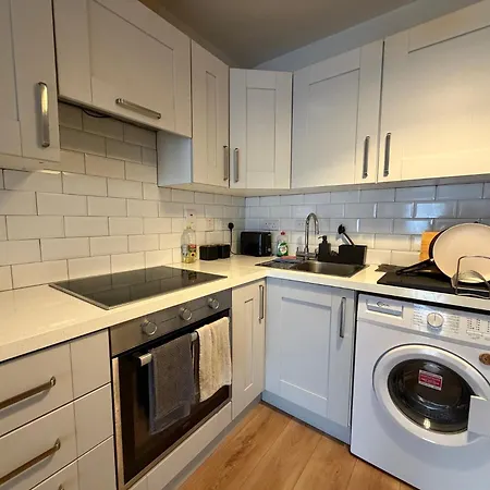Modern With Fast Wifi And Kitchen شقة *