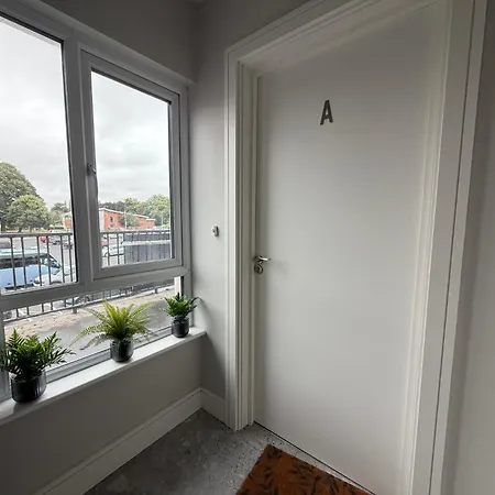 Apartman Modern With Fast Wifi And Kitchen