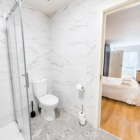 Modern With Fast Wifi And Kitchen شقة