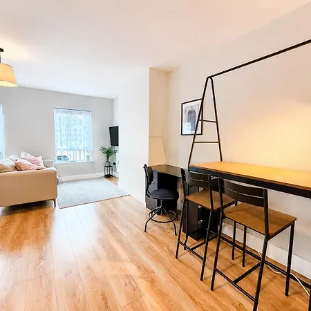 Modern With Fast Wifi And Kitchen شقة